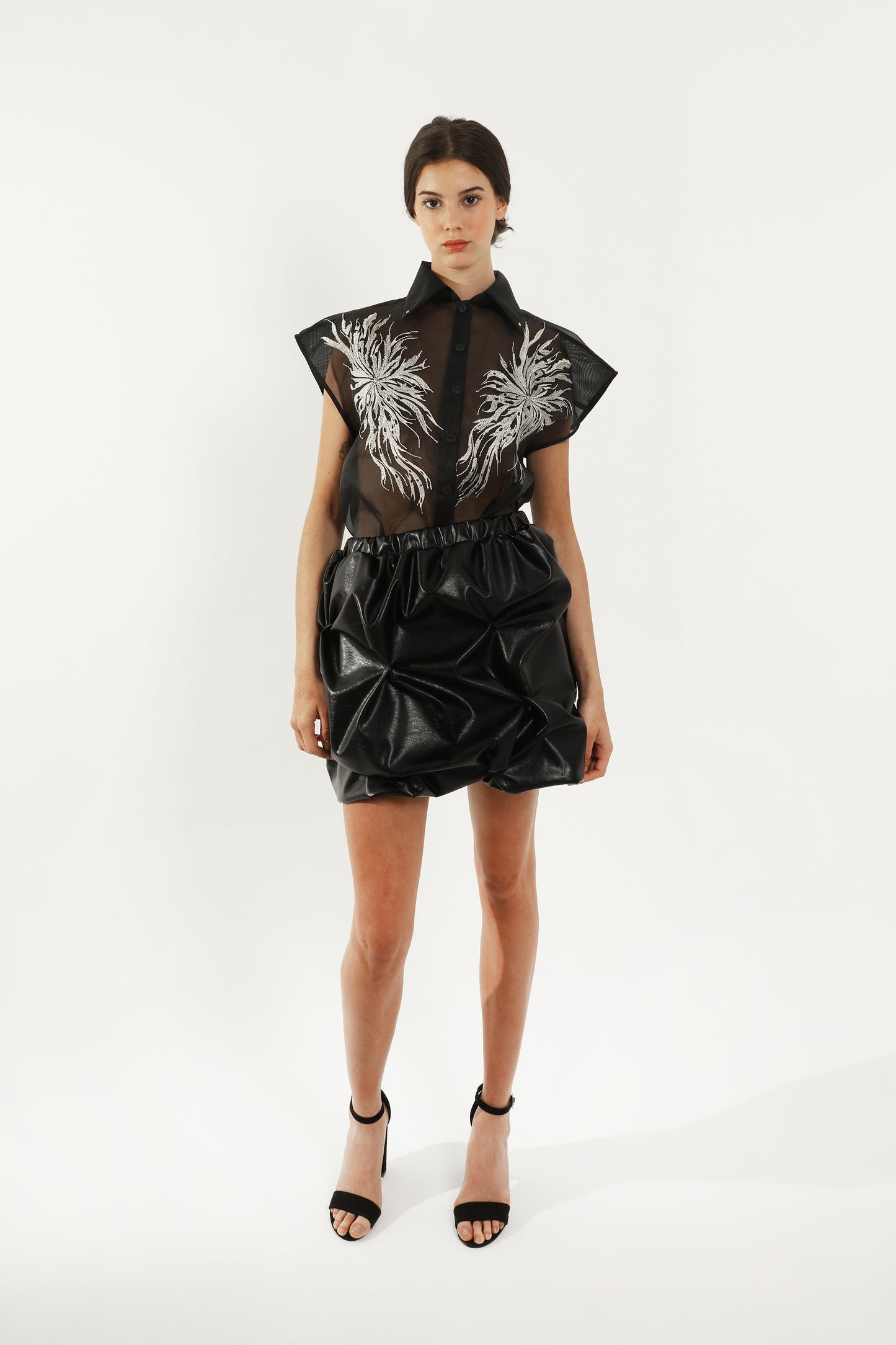 Blusa de organza negra