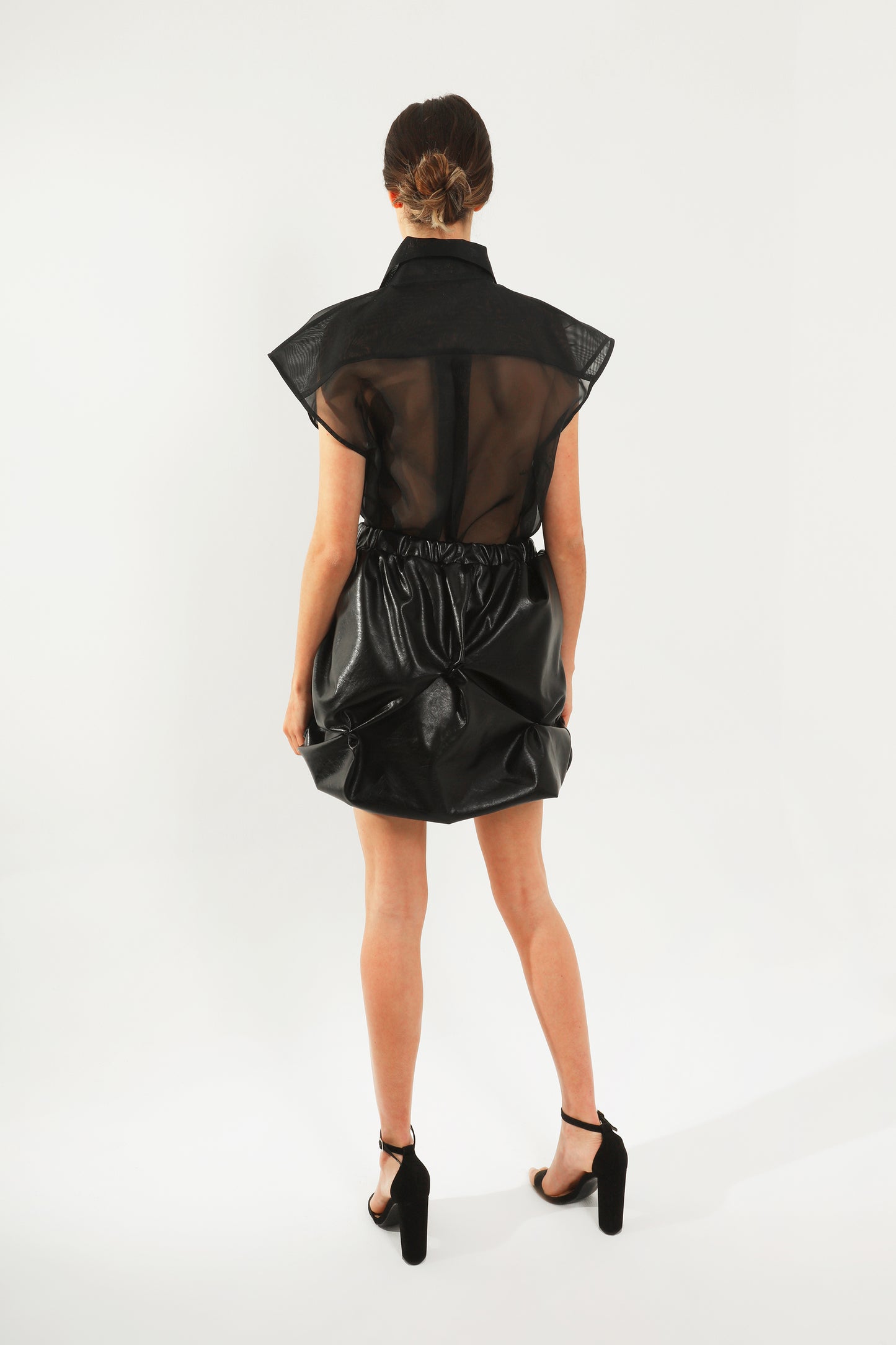 Blusa de organza negra