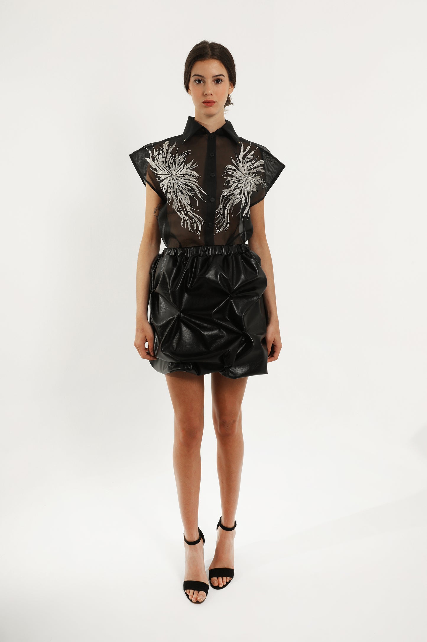 Blusa de organza negra