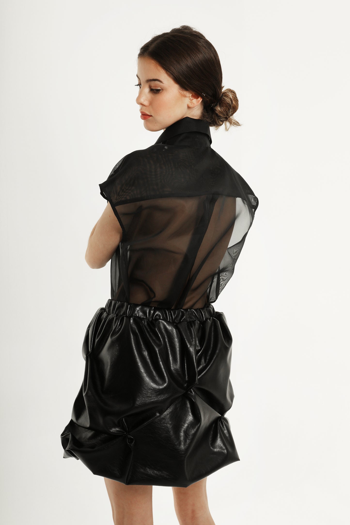 Blusa de organza negra