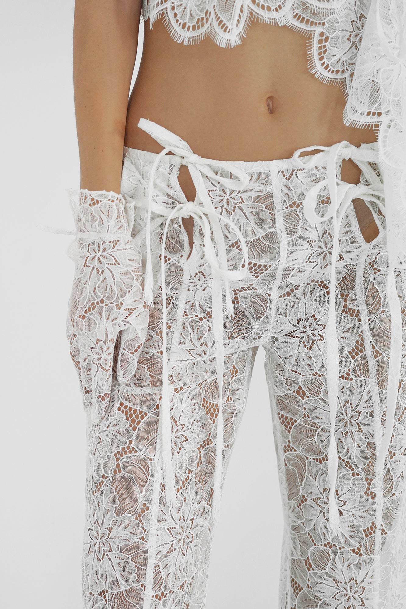 Pantalones rectos de encaje