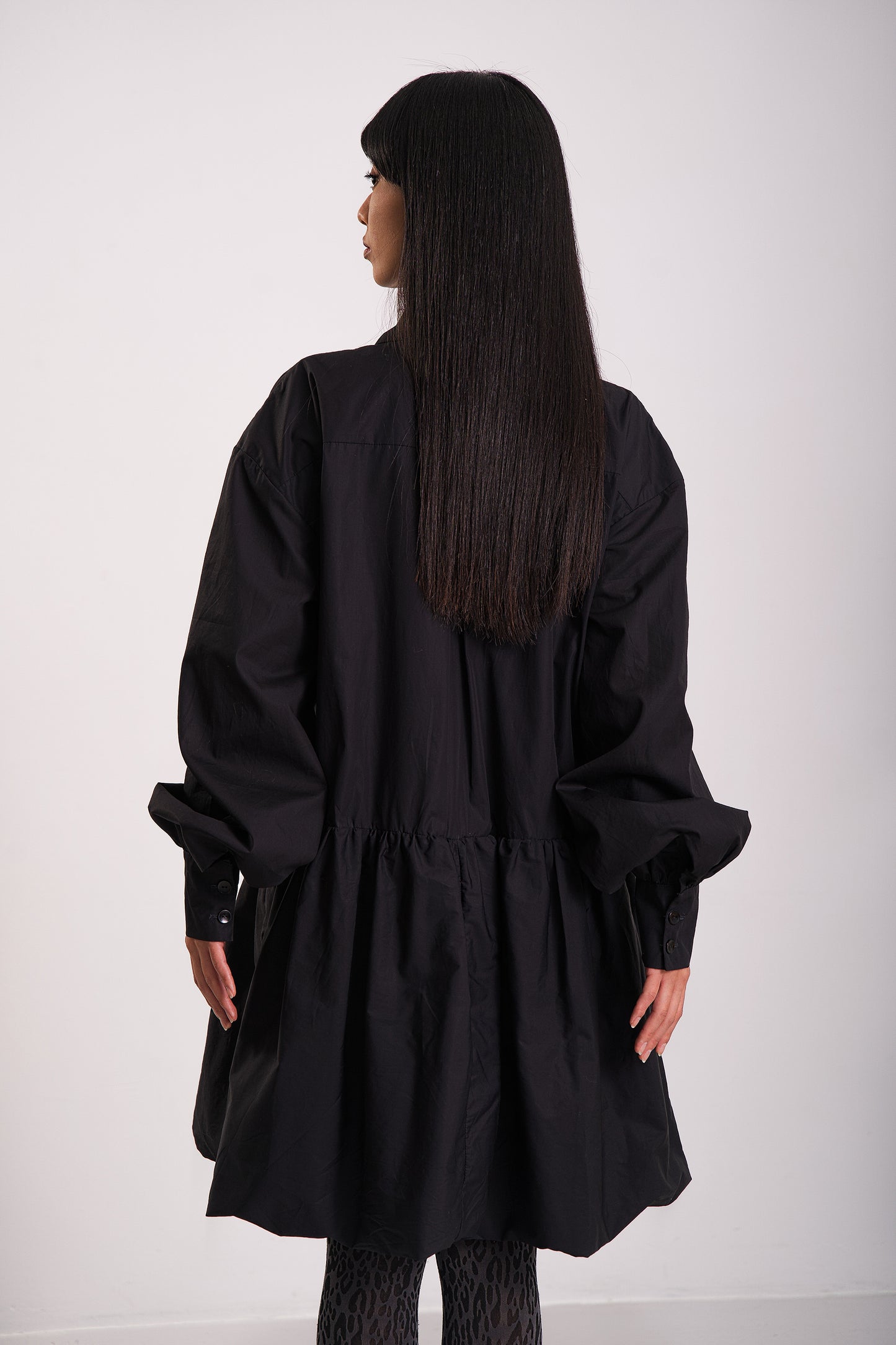Camisa negra de gran tamaño