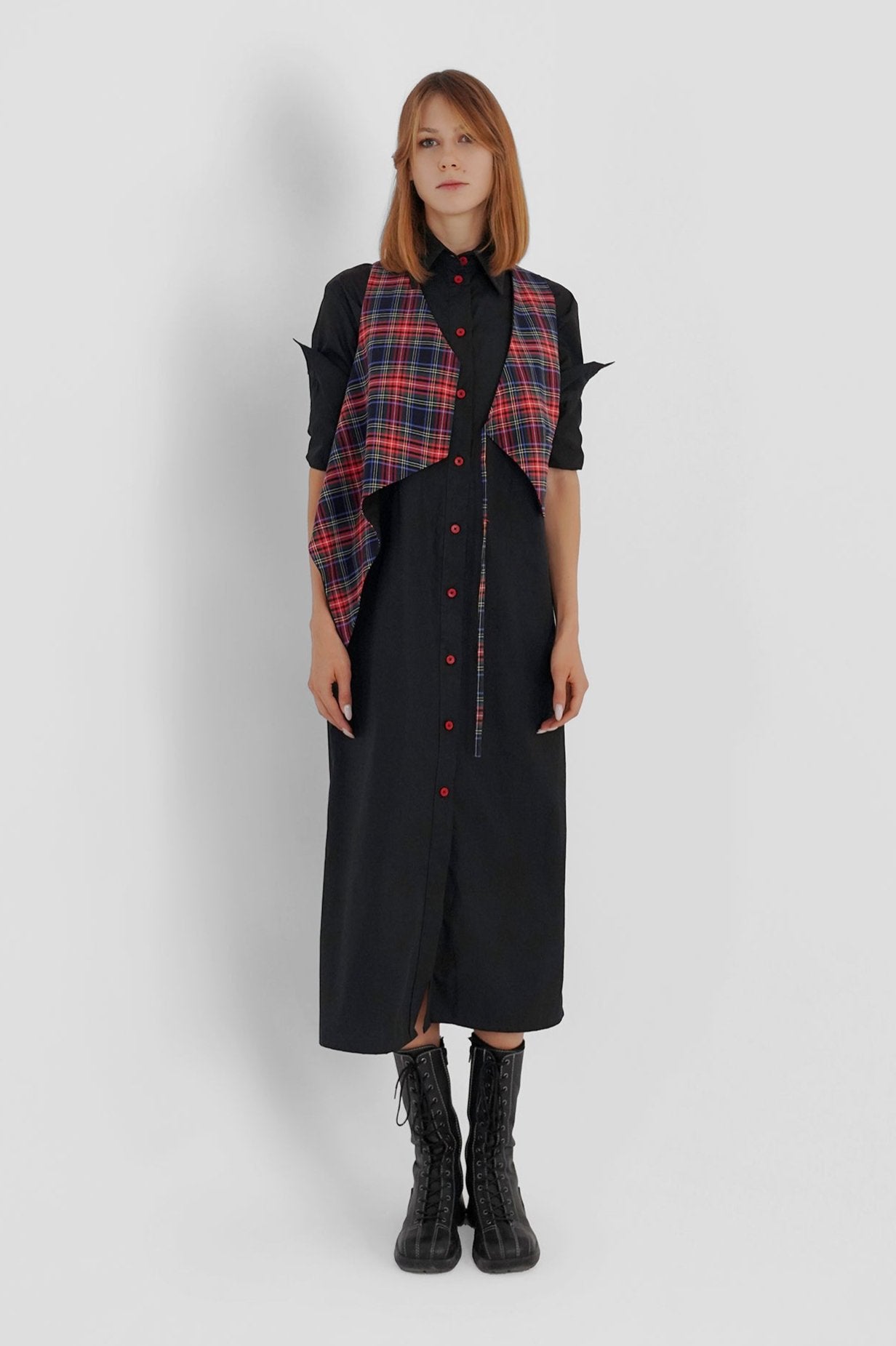 Asymmetric reversible tartan ckeck vest