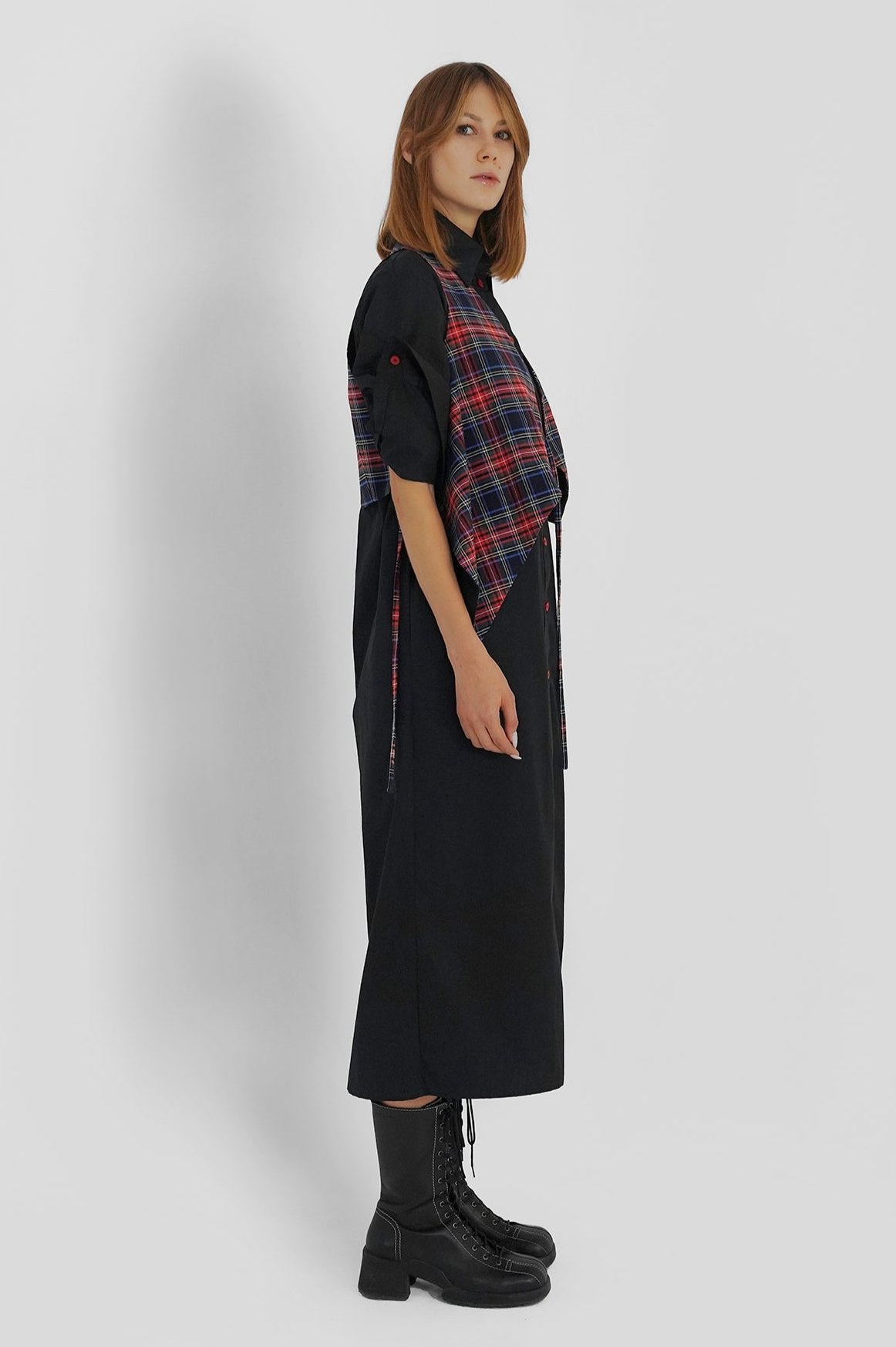 Asymmetric reversible tartan ckeck vest