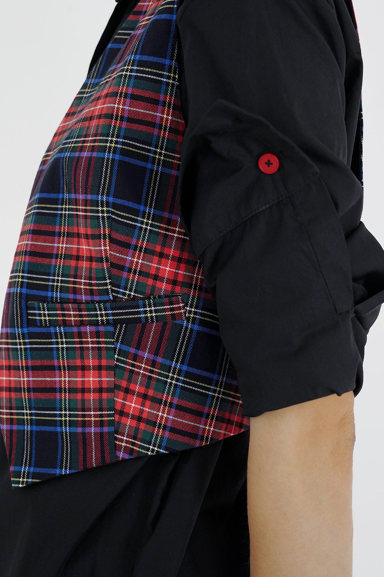 Asymmetric reversible tartan ckeck vest