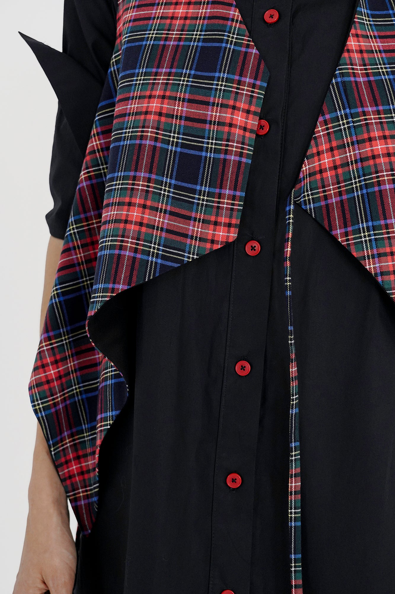 Asymmetric reversible tartan ckeck vest