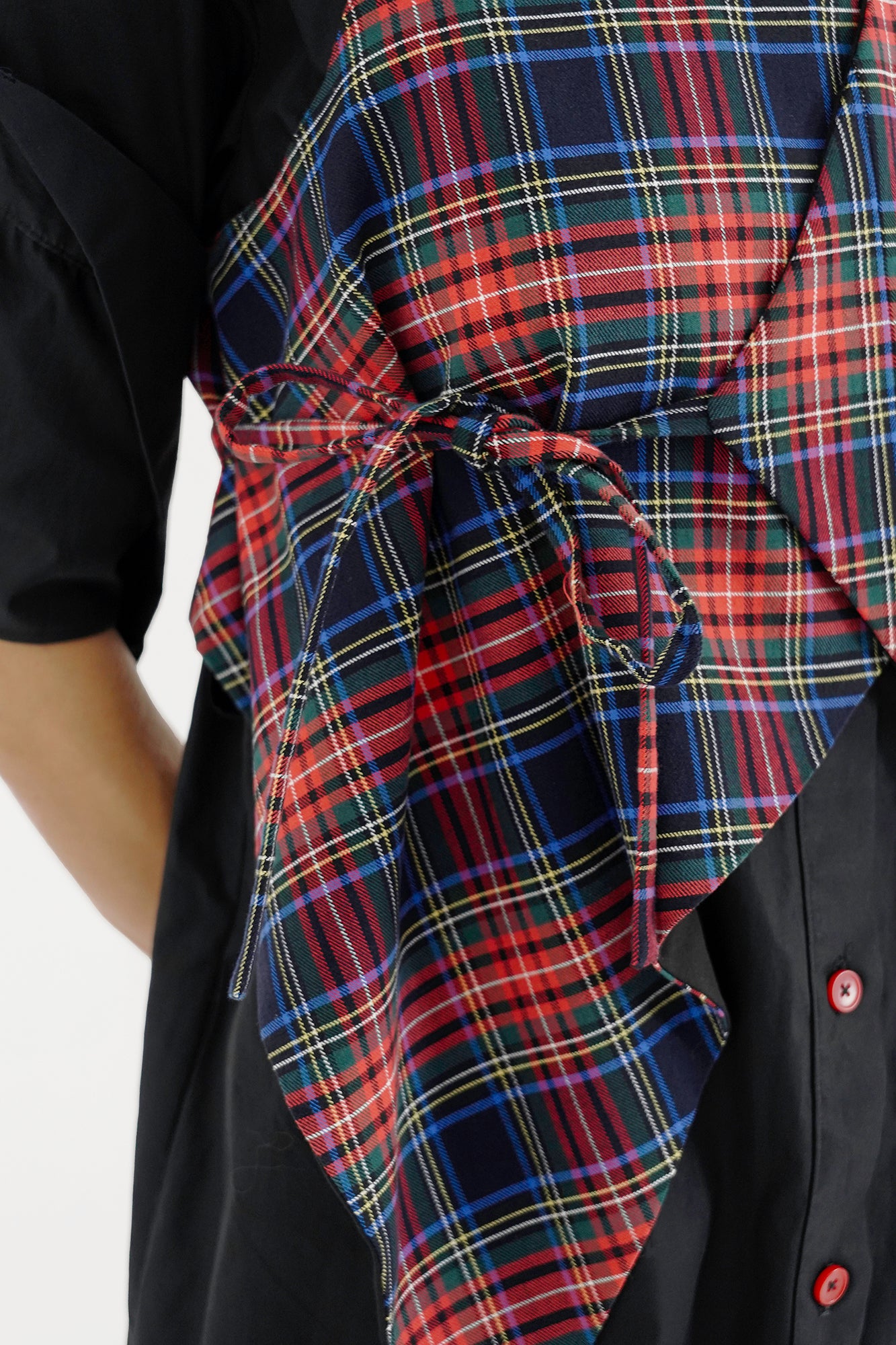 Asymmetric reversible tartan ckeck vest