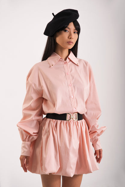 Übergroßes Rosenkleid
