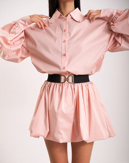 Übergroßes Rosenkleid