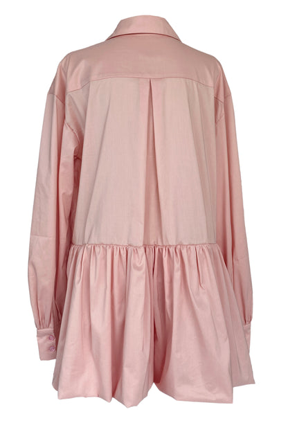 Übergroßes Rosenkleid